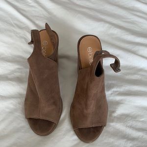 Size 6 like suede tan sling back chunky heels